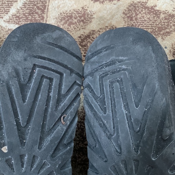 Ugg Australia Black Sheepskin Glitter Boots Size 10 - Picture 9 of 16